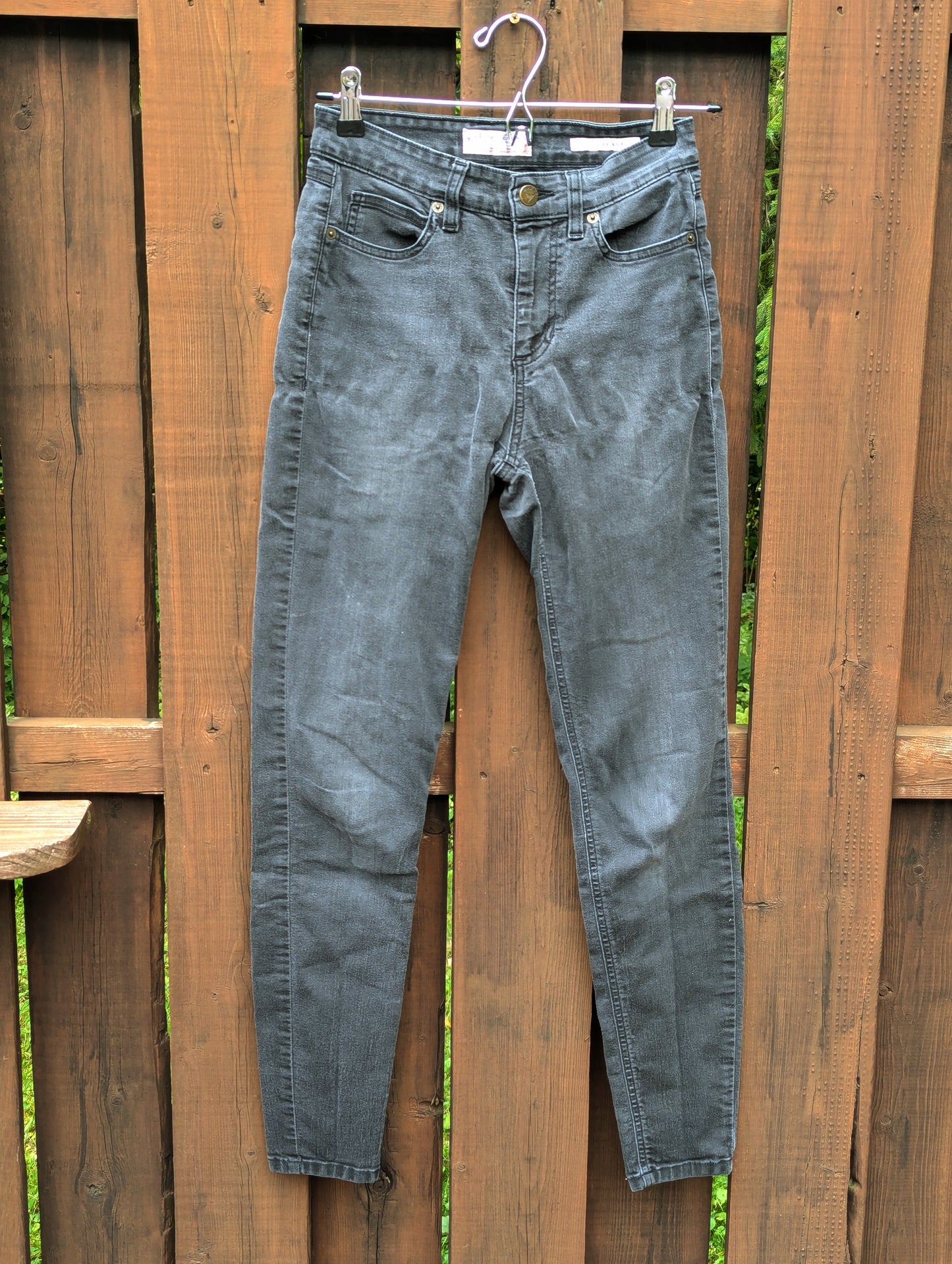 GUESS JEANS