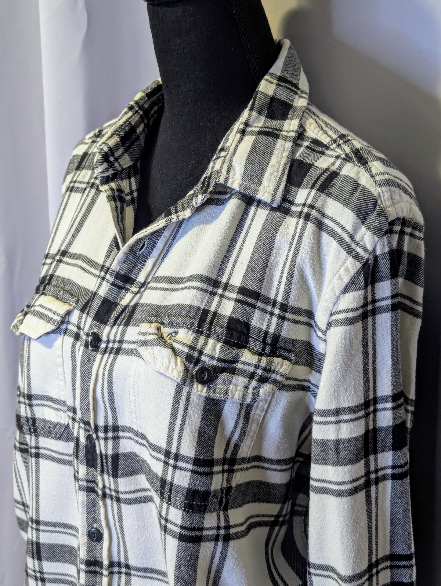 AMERICAN EAGLE OUTFITTERS