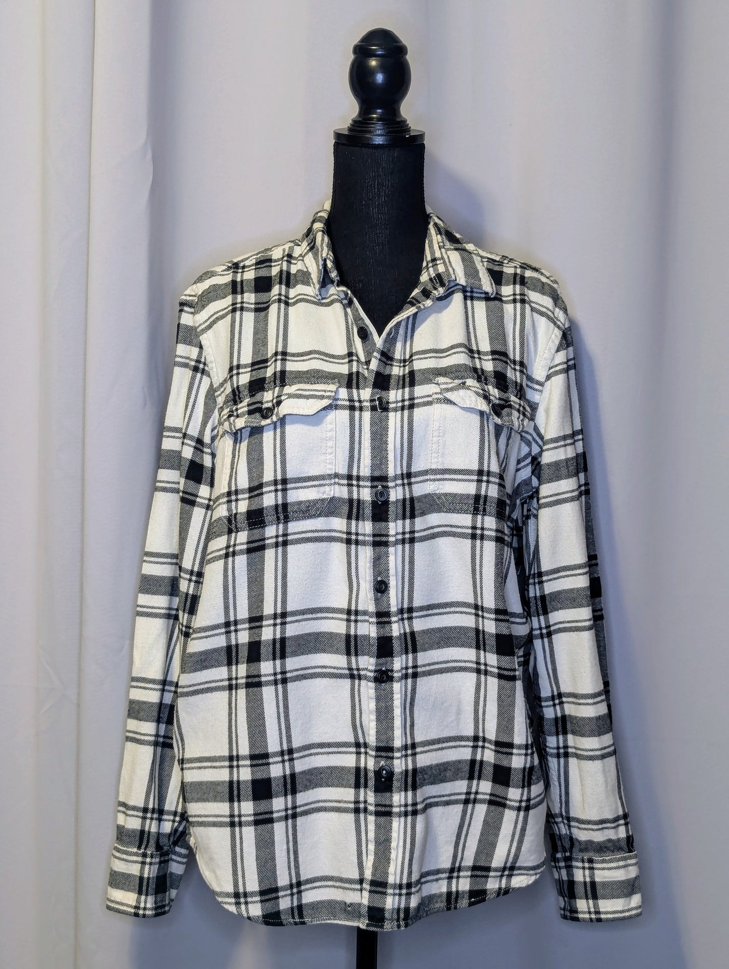 AMERICAN EAGLE OUTFITTERS